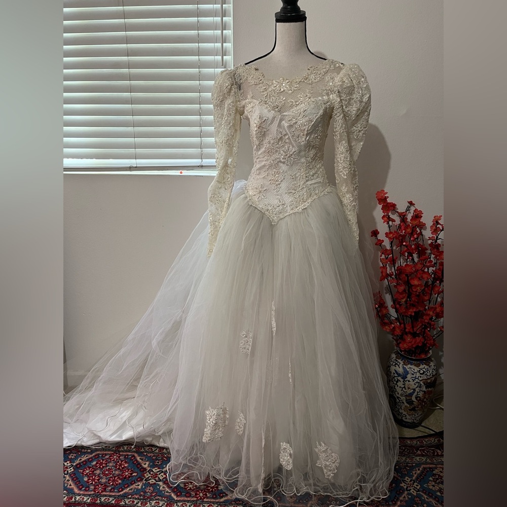 Renee Elegant Lace Wedding Dress